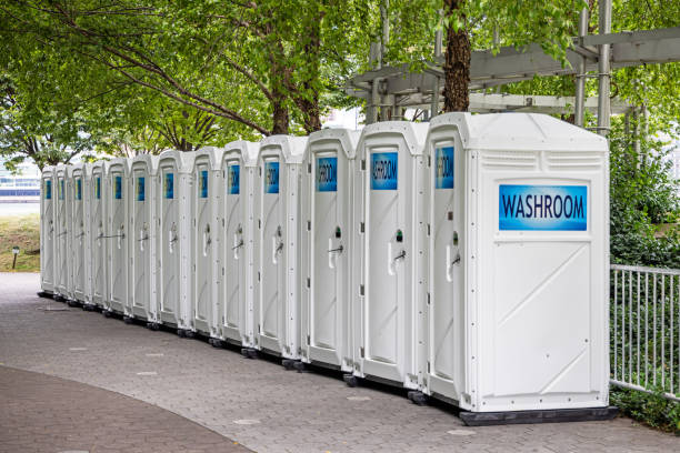 Porta potty delivery and setup in Clarion, IA